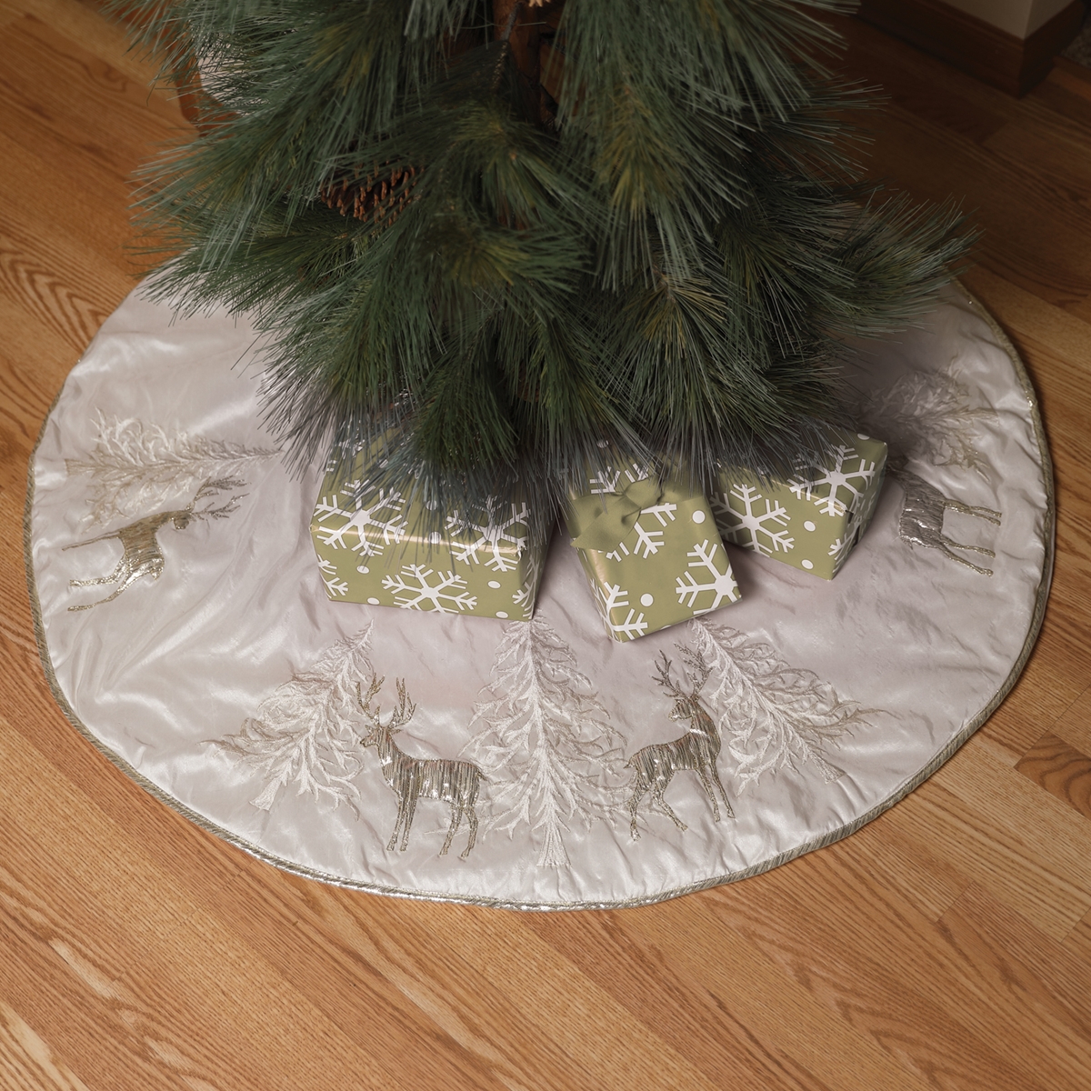 Reindeer Tree Skirt