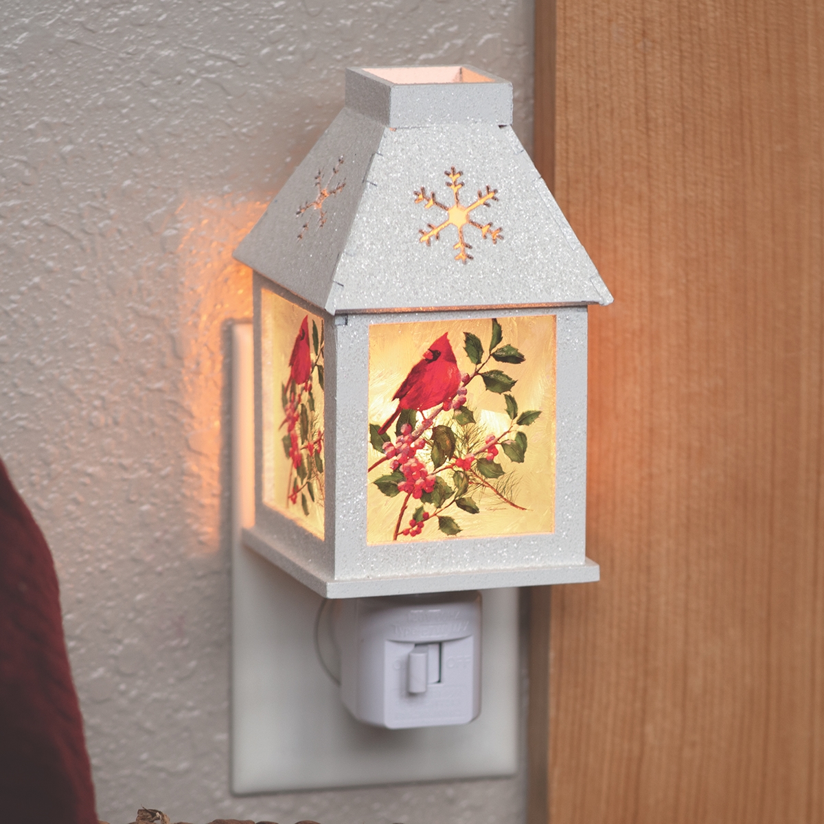 Cardinal Holly and Berry Nightlight