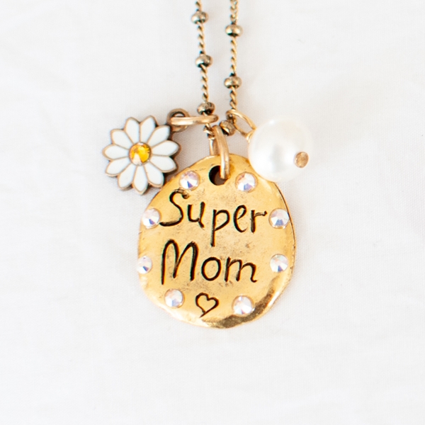 Alternate view: of Super Mom Daisy Necklace